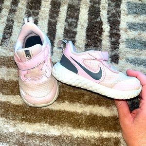 Nike Toddler girl tennis shoe
